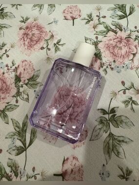 Ariana Grande Perfume “God is a Woman”
